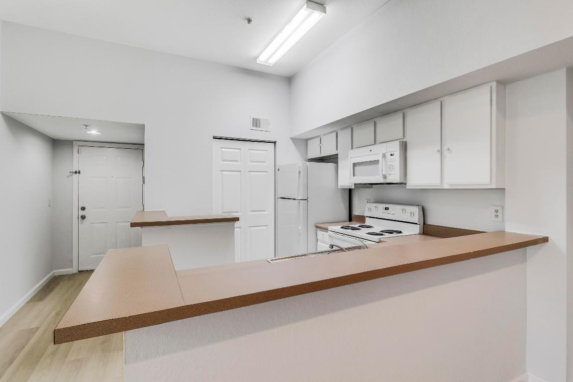 THE CLUB AT ST LUCIE WEST, A CONDOMINIUM - Residential Lease