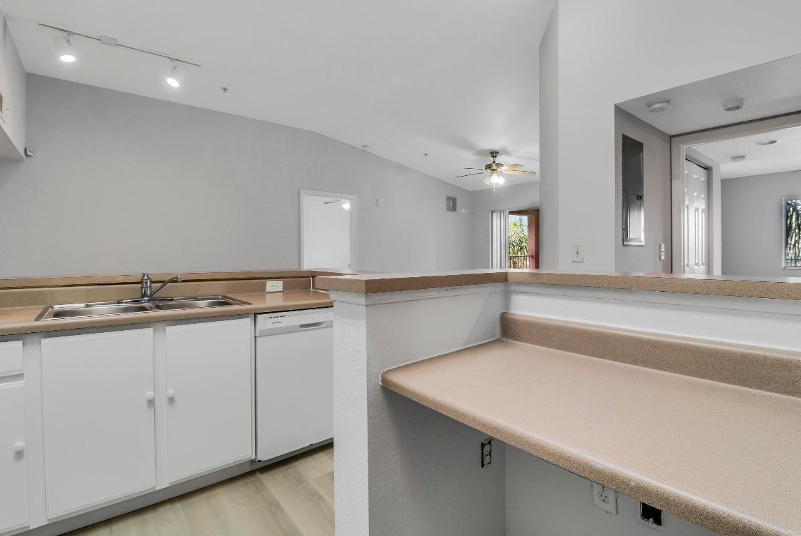 THE CLUB AT ST LUCIE WEST, A CONDOMINIUM - Residential Lease