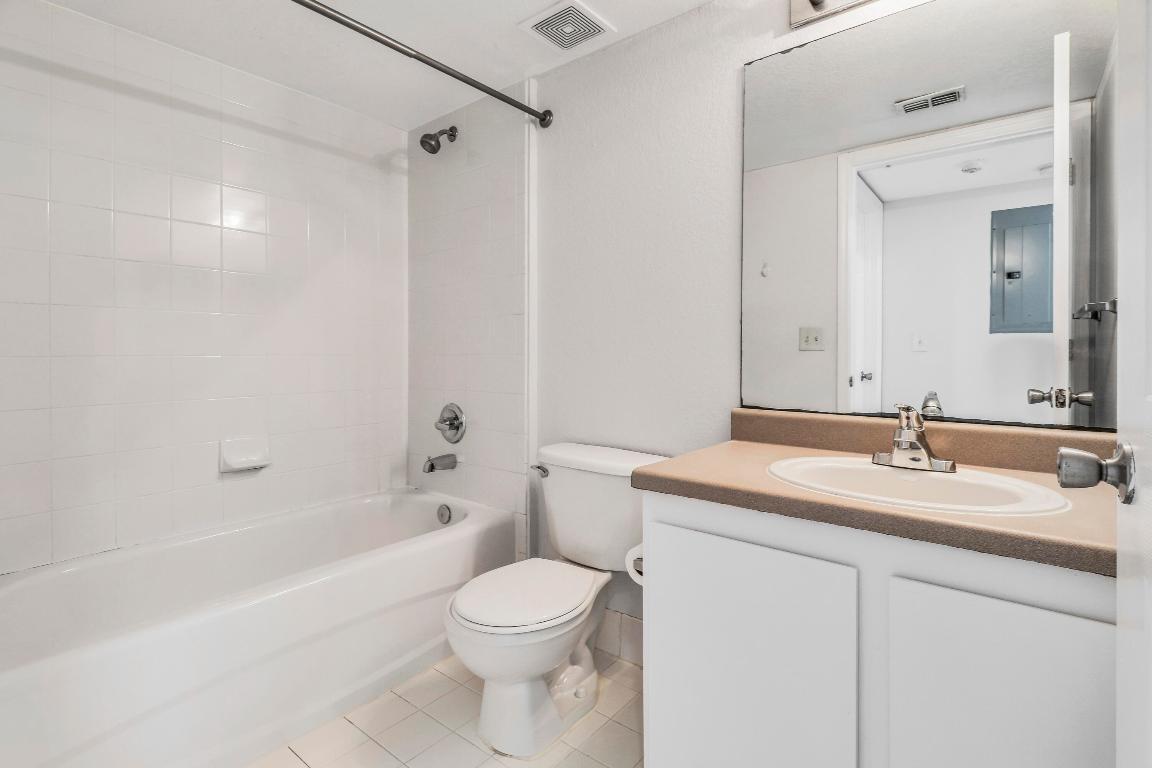 THE CLUB AT ST LUCIE WEST, A CONDOMINIUM - Residential Lease