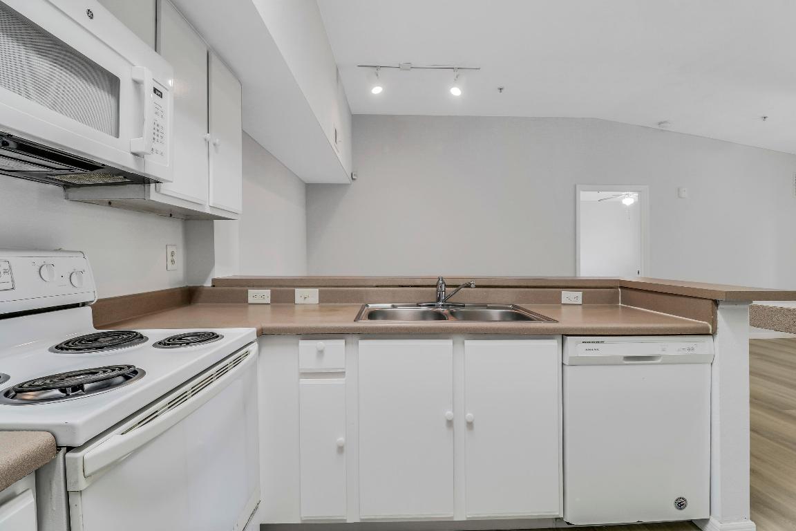 THE CLUB AT ST LUCIE WEST, A CONDOMINIUM - Residential Lease