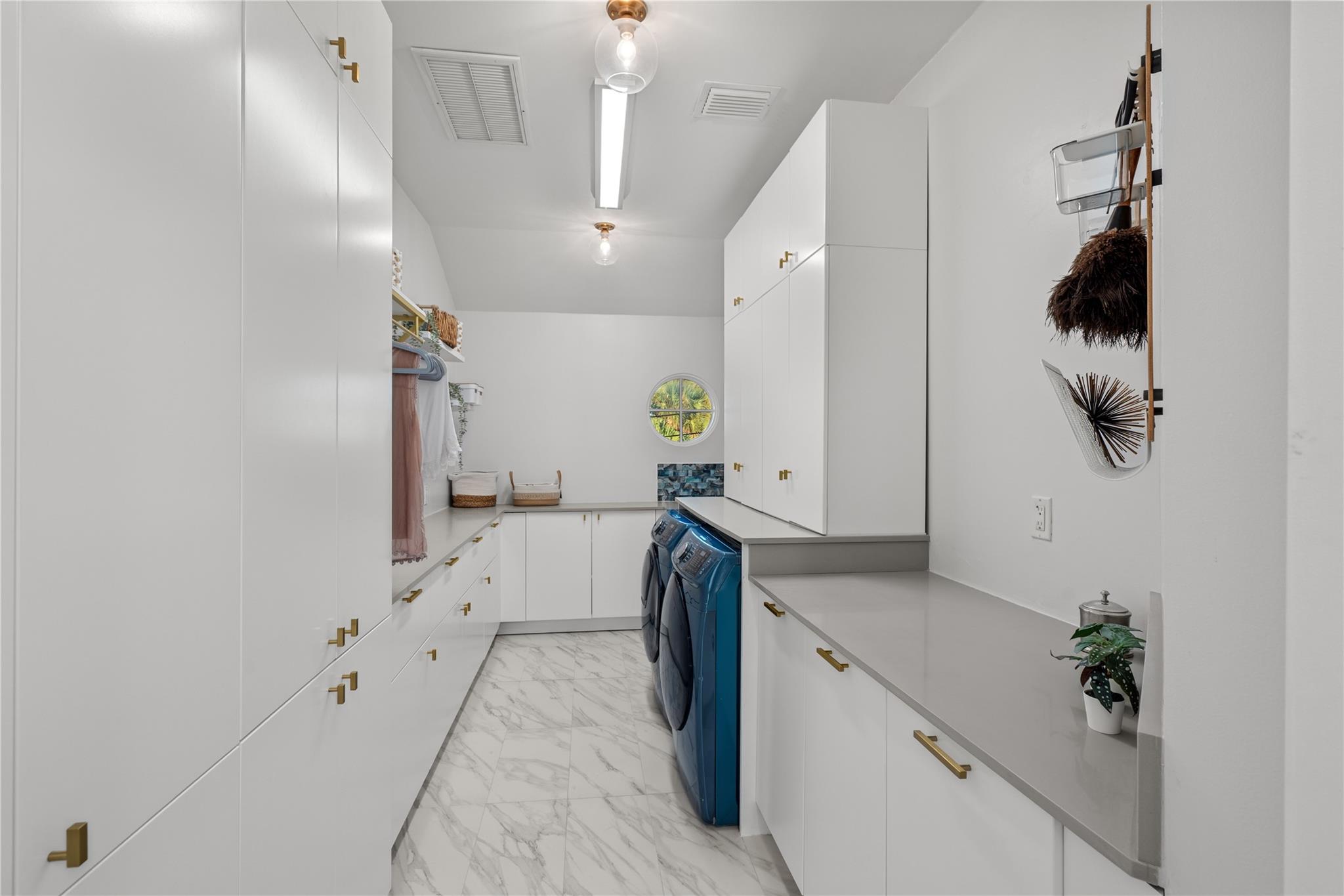 Lake Placid 35-23 B - Residential