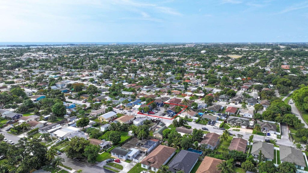 Photo of 1000 W LAKEWOOD Road, West Palm Beach, FL 33405 (MLS # B26071849)