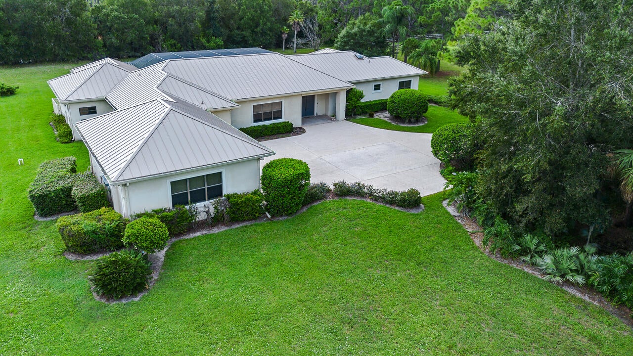 3151 SW BUENA VISTA Drive, Palm City, FL, 34990/$989,000 2 3151 SW BUENA VISTA Drive