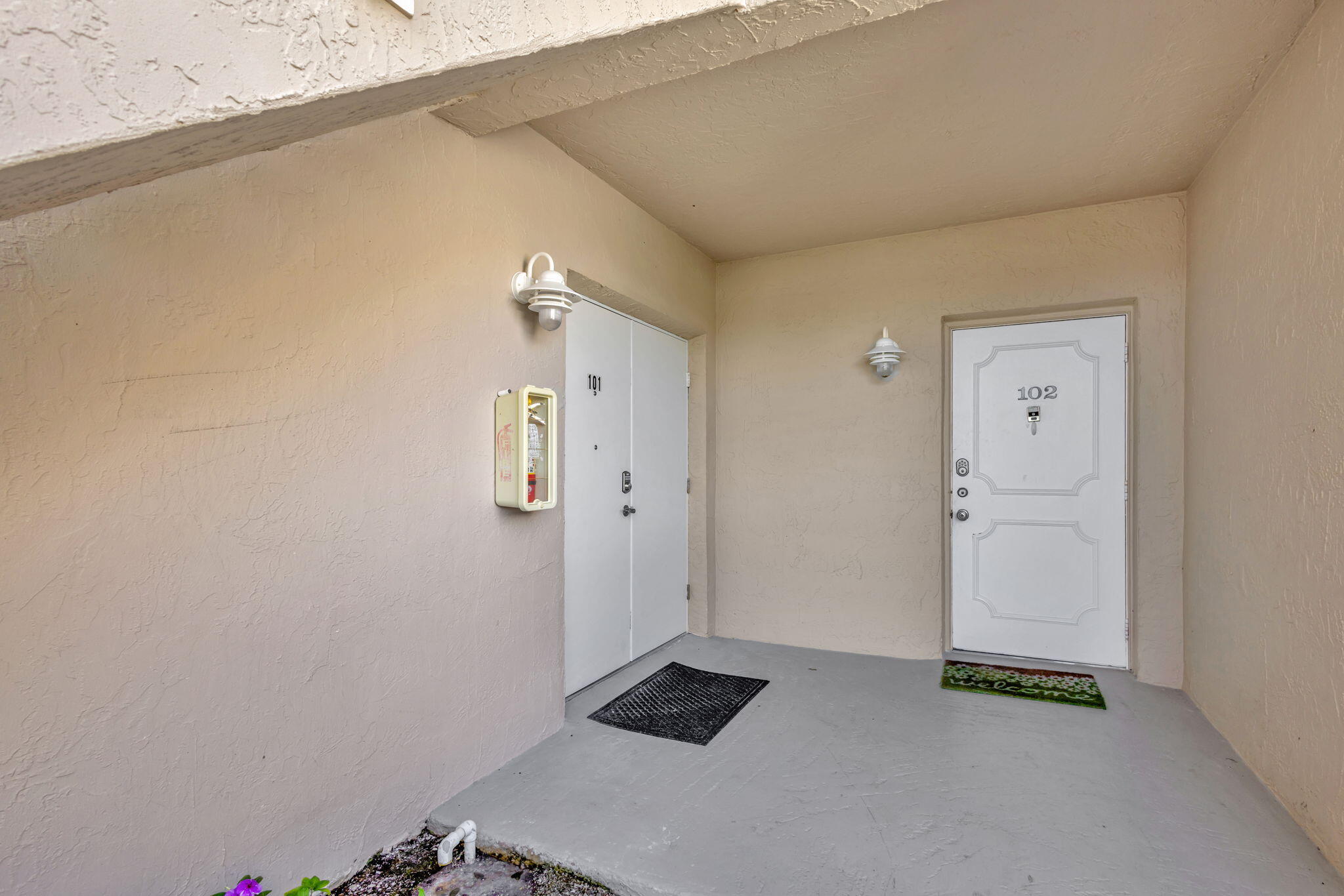 3209 S Lakeview Circle 8-101