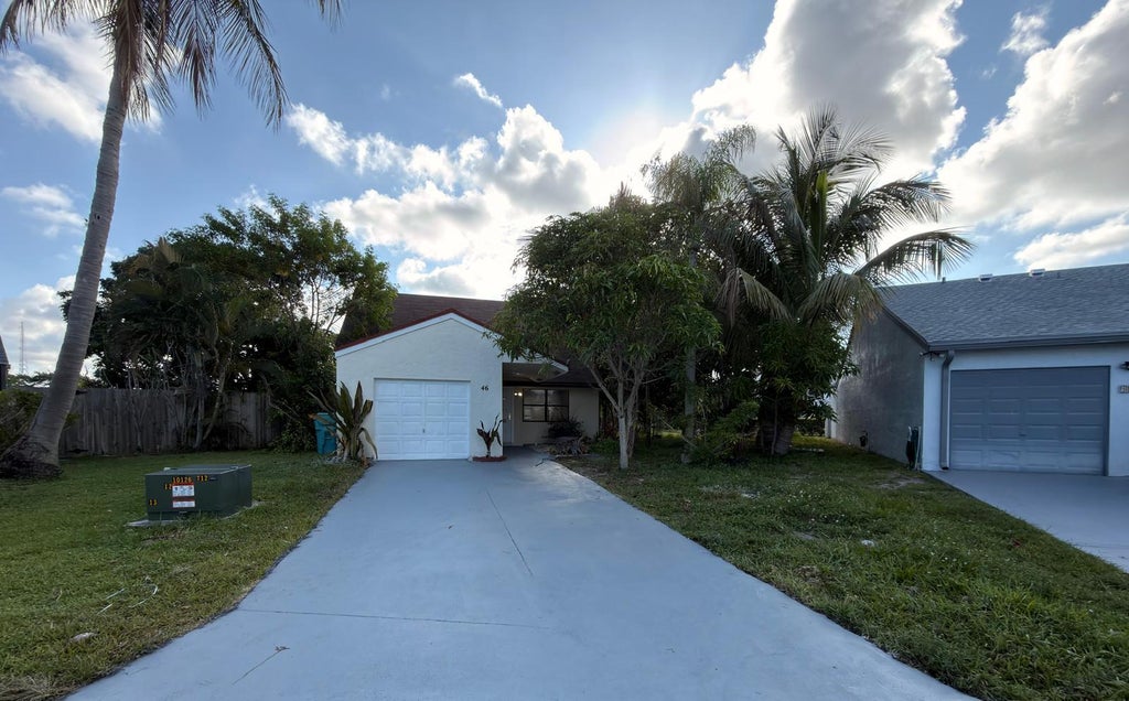 Photo of 46 Tara Lakes Drive E, Boynton Beach, FL 33436 (MLS # B26045484)