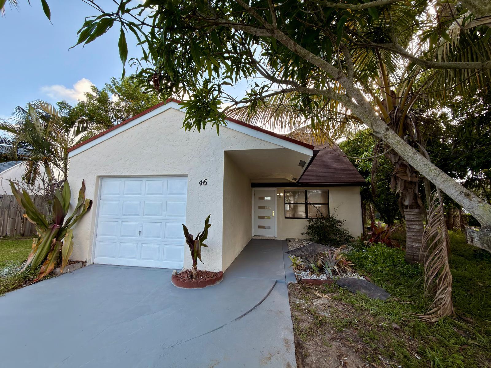 46 Tara Lakes Drive E