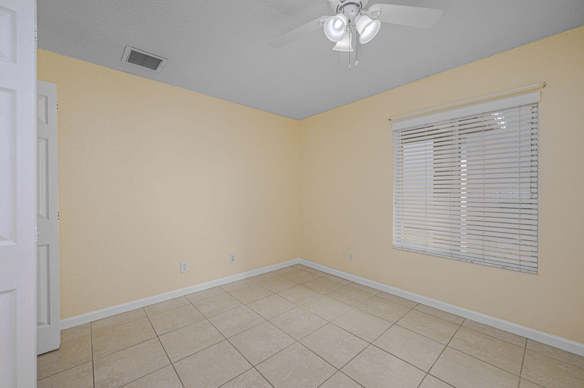 FOURTH  REPLAT OF PORTOFINO ISLES - Residential Lease