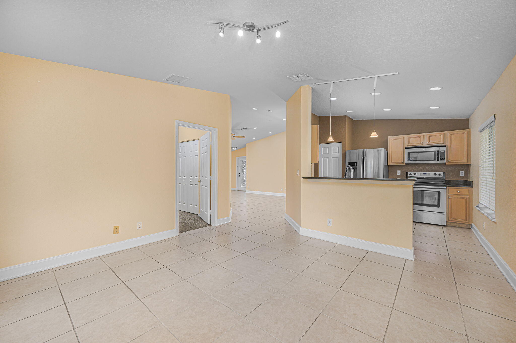 FOURTH  REPLAT OF PORTOFINO ISLES - Residential Lease
