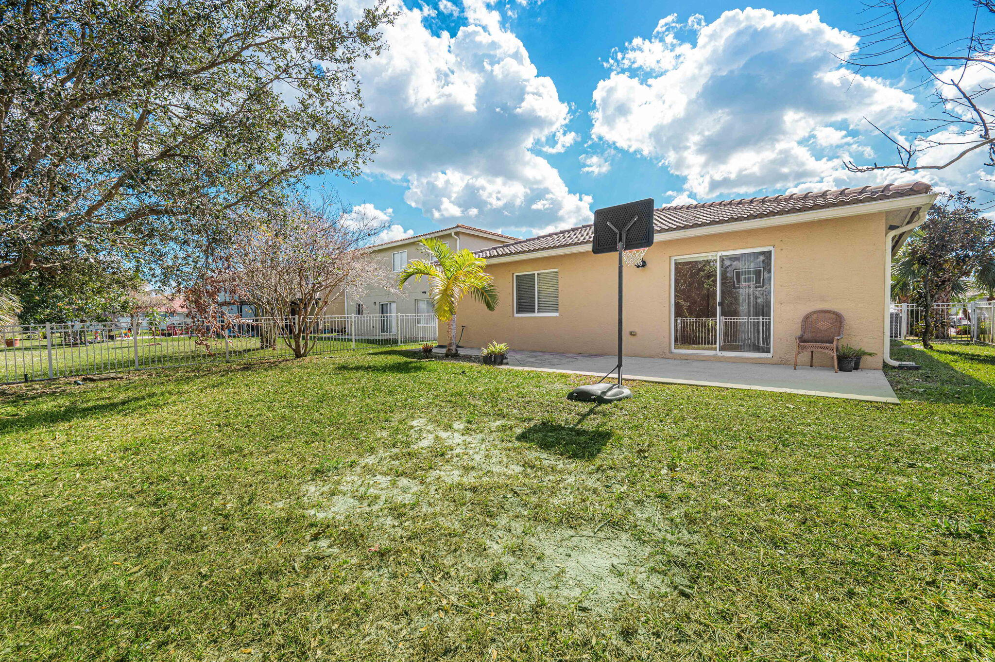 FOURTH  REPLAT OF PORTOFINO ISLES - Residential Lease