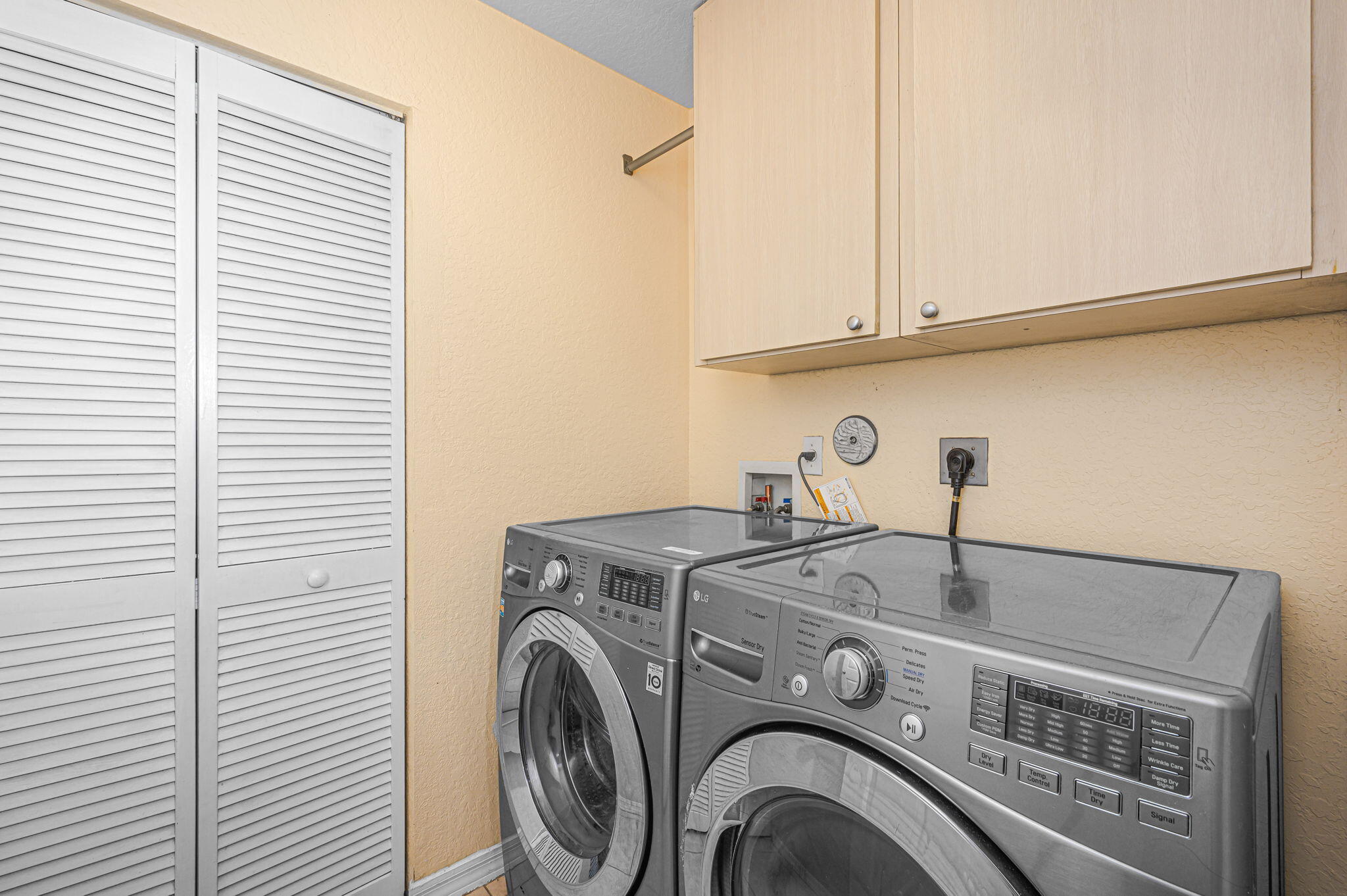 FOURTH  REPLAT OF PORTOFINO ISLES - Residential Lease