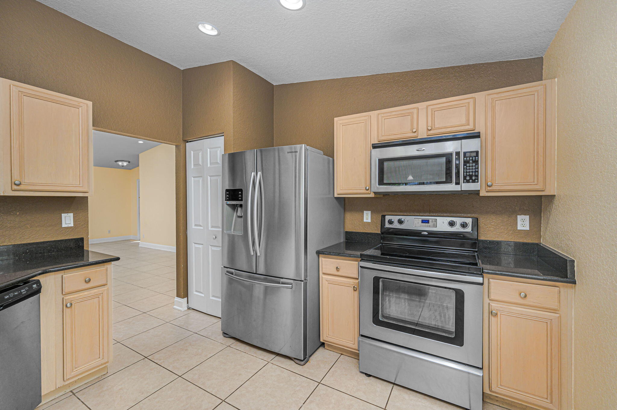 FOURTH  REPLAT OF PORTOFINO ISLES - Residential Lease