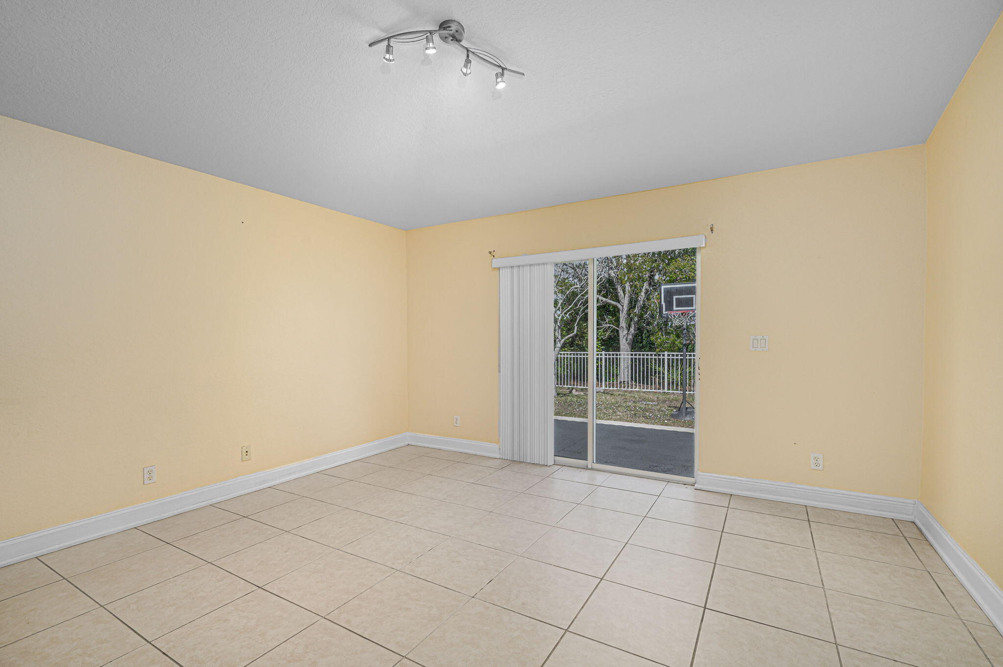 FOURTH  REPLAT OF PORTOFINO ISLES - Residential Lease