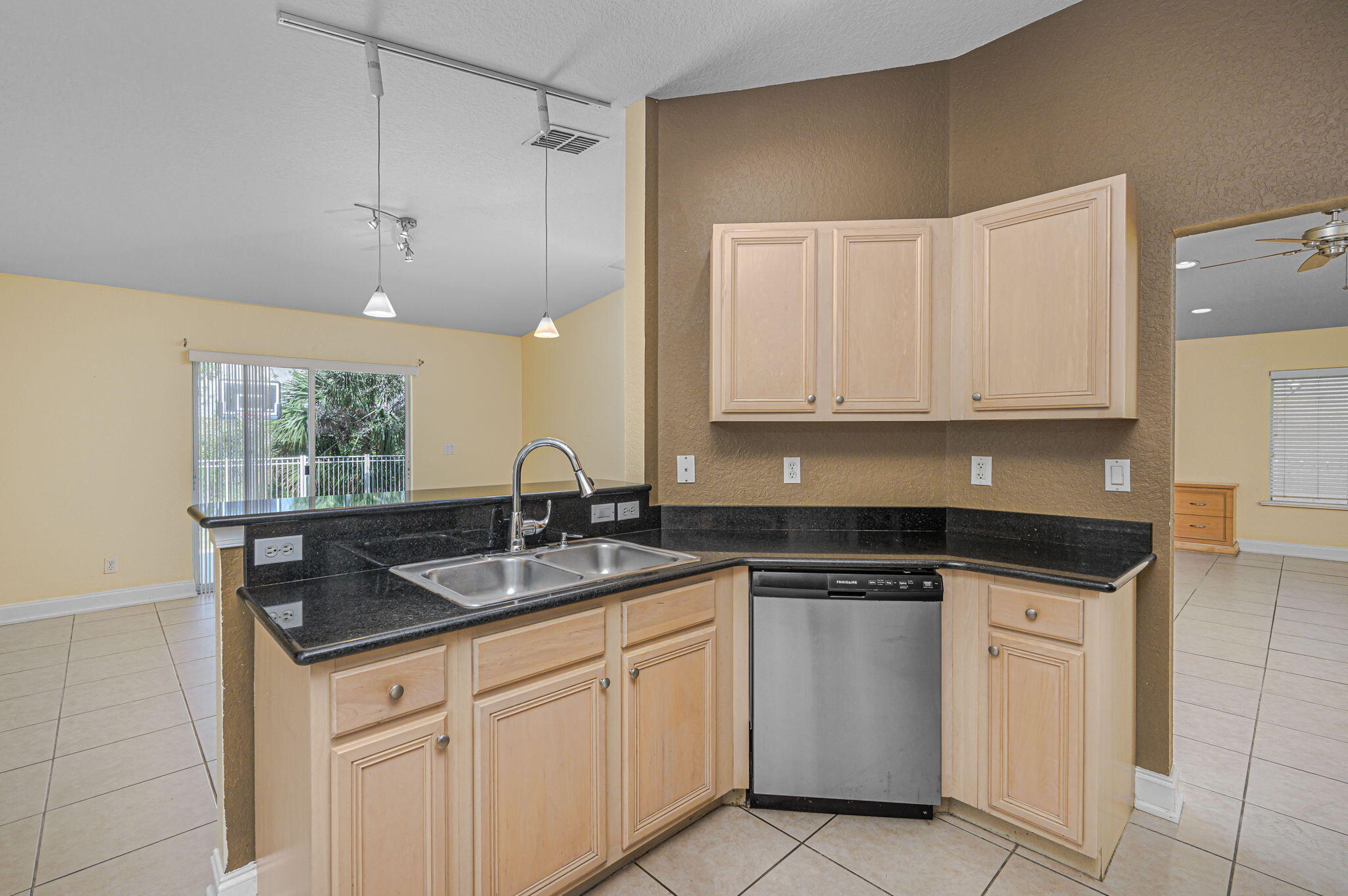 FOURTH  REPLAT OF PORTOFINO ISLES - Residential Lease