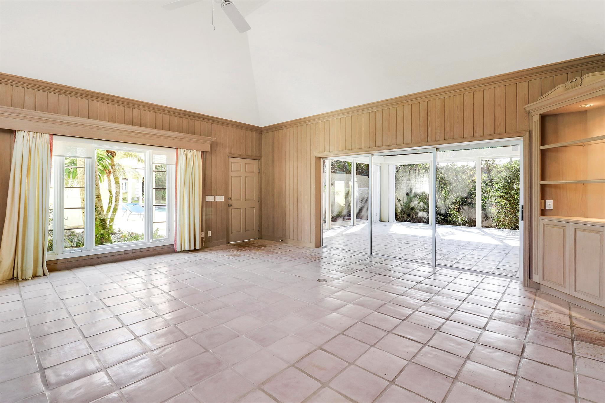 LOBLOLLY PINES - Residential