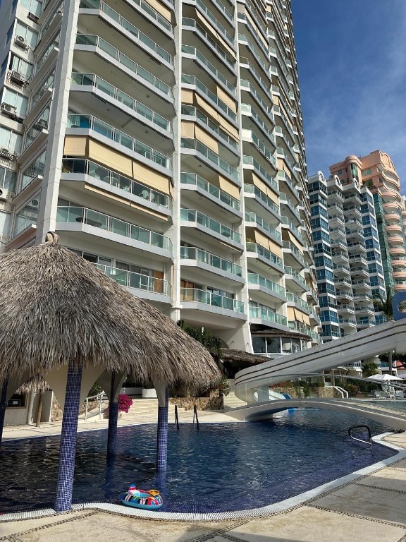 107 NE Cristobal Colon 1810