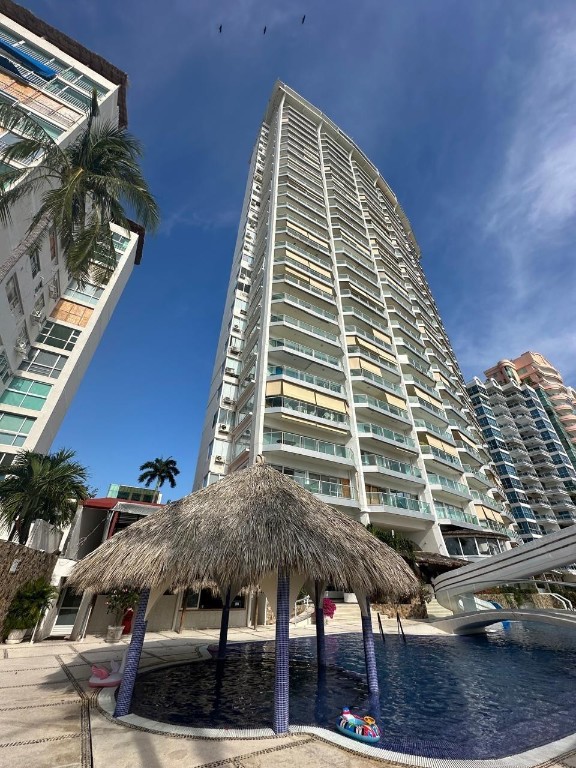 107 NE Cristobal Colon 1810