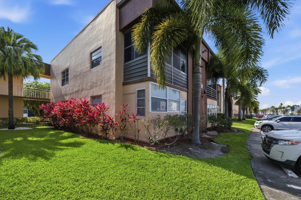 Photo of 519 Burgundy K, Delray Beach, FL 33484 (MLS # B26030584)