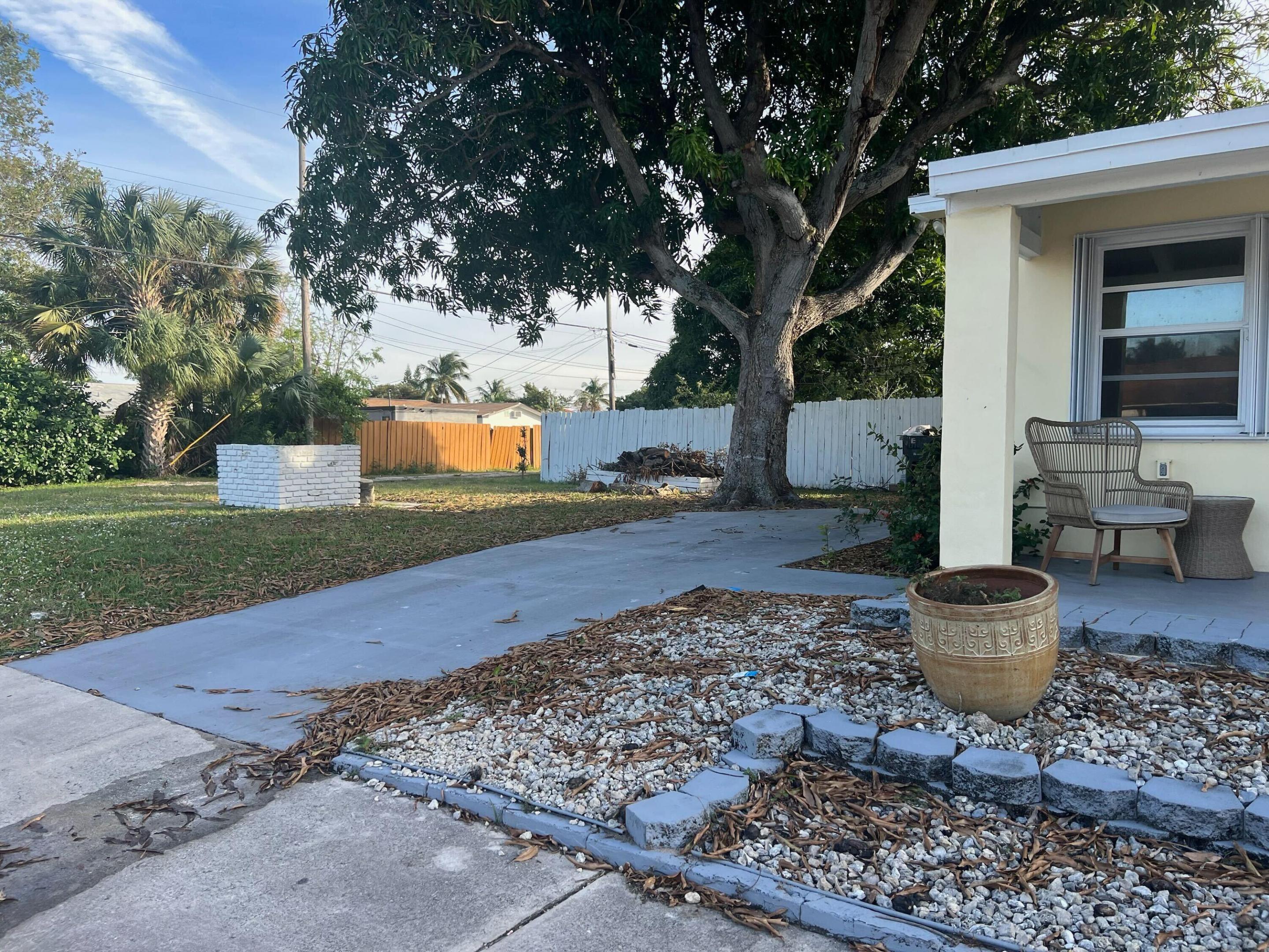 LAKE WORTH TOWN OF ADD 1 - Residential Income