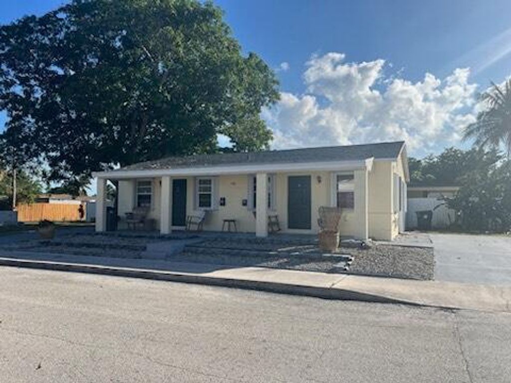 Photo of 1202 S M Street, Lake Worth Beach, FL 33460 (MLS # B26027722)