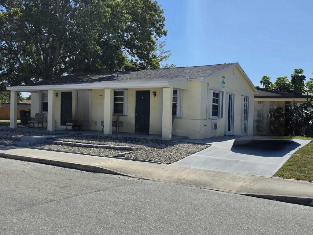 Photo of 1202 S M Street, Lake Worth Beach, FL 33460 (MLS # B26027722)