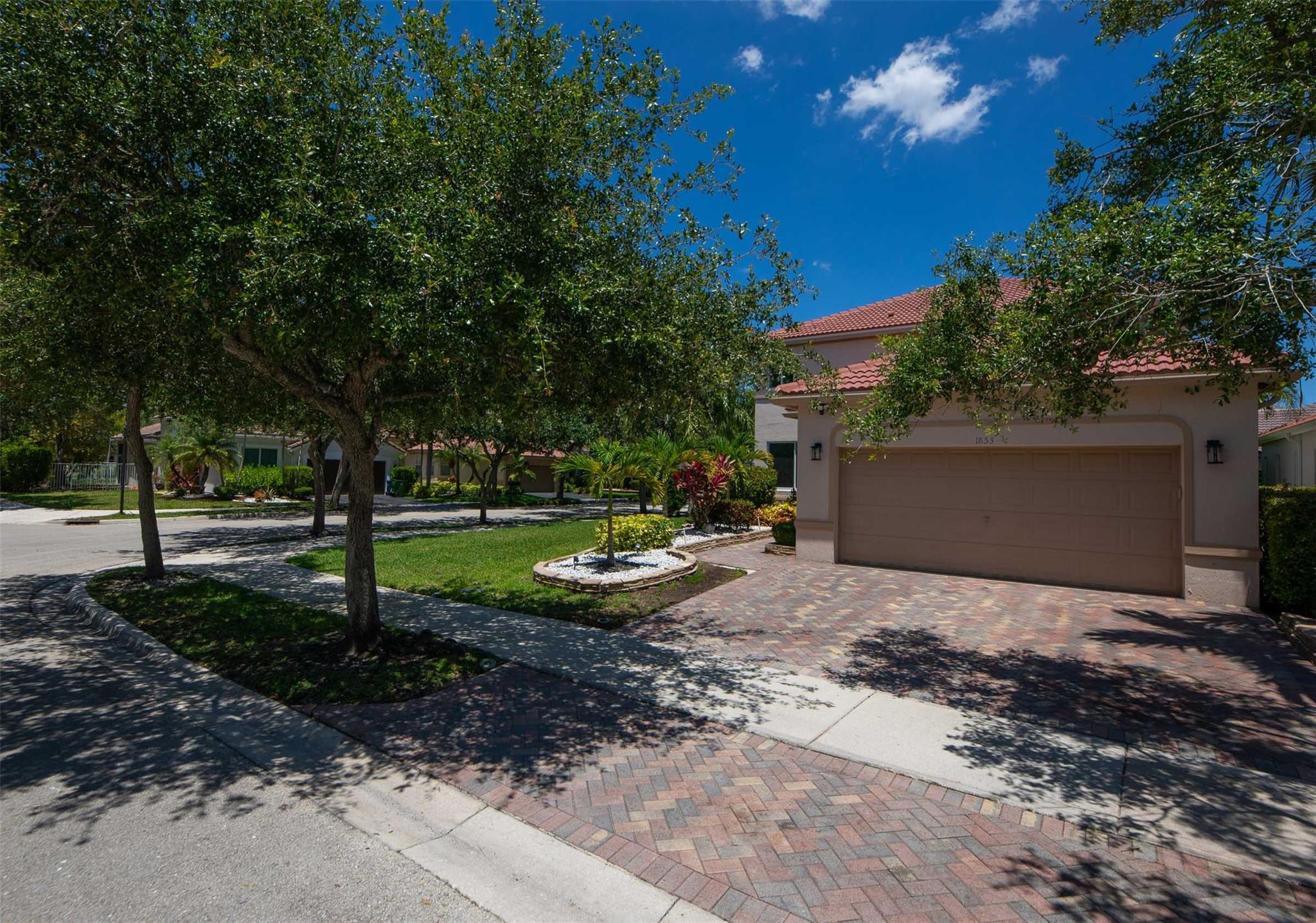1853 Aspen Ln