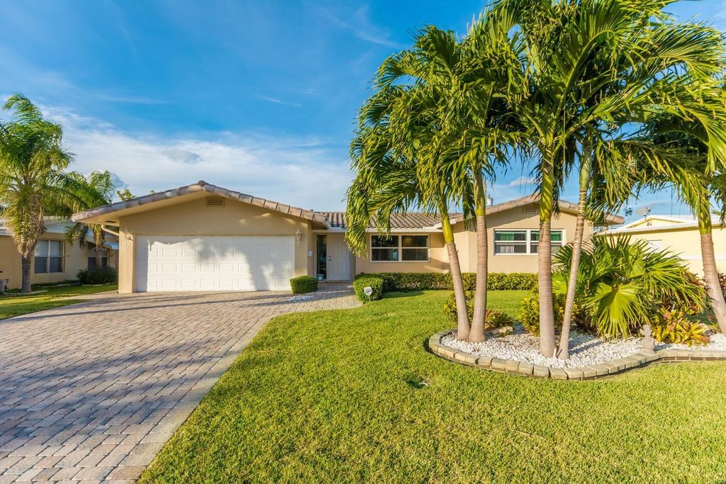 Photo of 371 SE 5th Street, Pompano Beach, FL 33060 (MLS # F10435584)