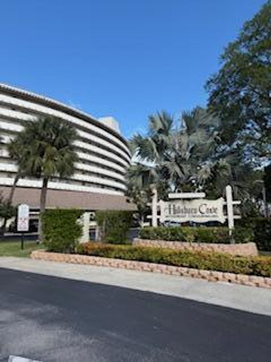 AMAZING VIEW OF HILLSBORO RIVER AND DEERFIELD ISLAND PARK !! TRANQUIL YET CLOSE TO EVERYTHING !! WALKINFG DISTANCE TO THE BEACH !! RESTAURANTS !! SHOPS !! ALL YOU NEED TO BRING IS YOUR YOUR BOAT AND TOOTHBRUSH !! SOLID LANDLORD IS LOOKING FOR A SOLID TENANT !!CALL TODAY !!Seasonal rent possible at $3300. per month. 4 months minimum