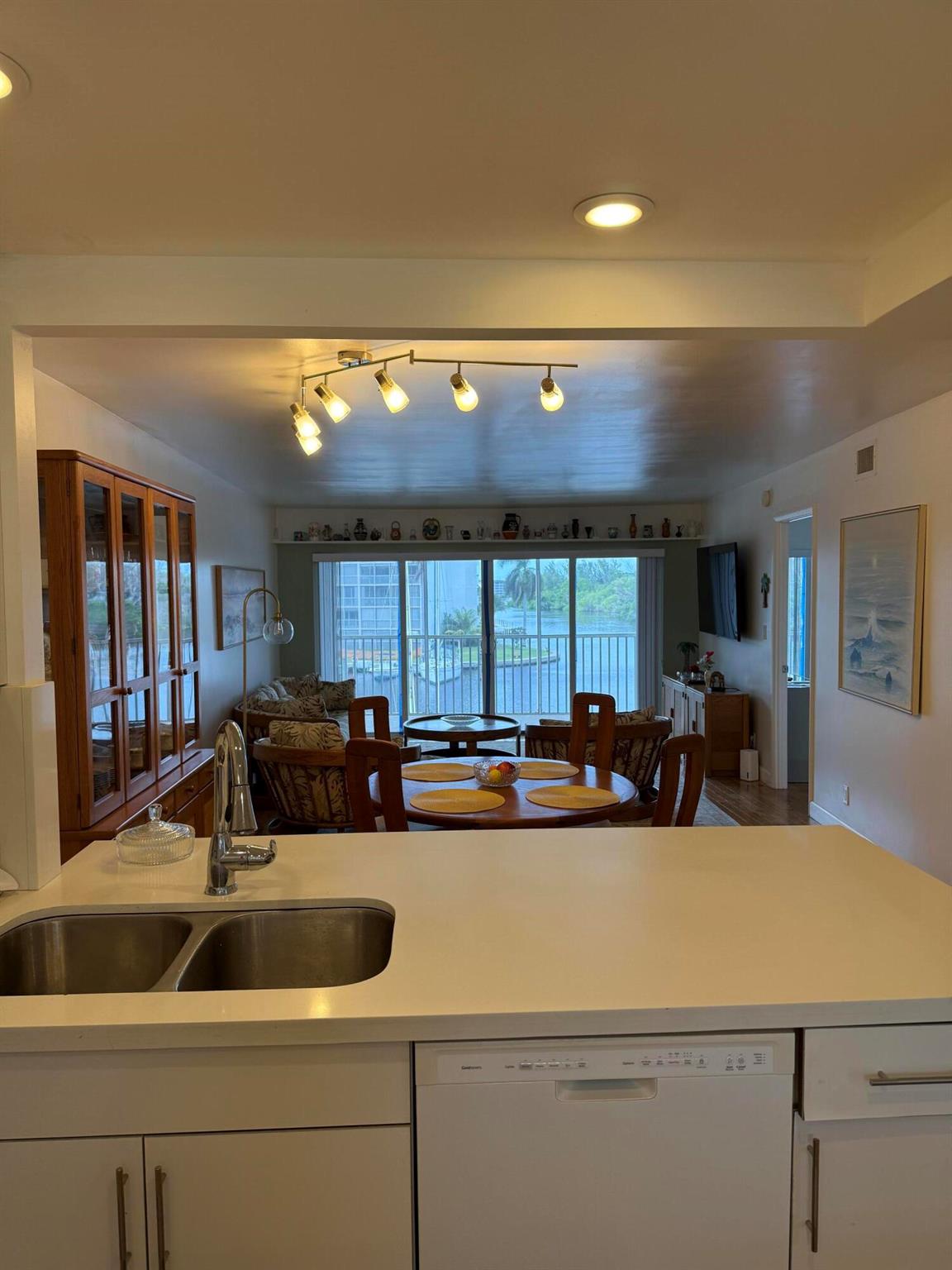 HILLSBORO COVE CONDO - Residential Lease