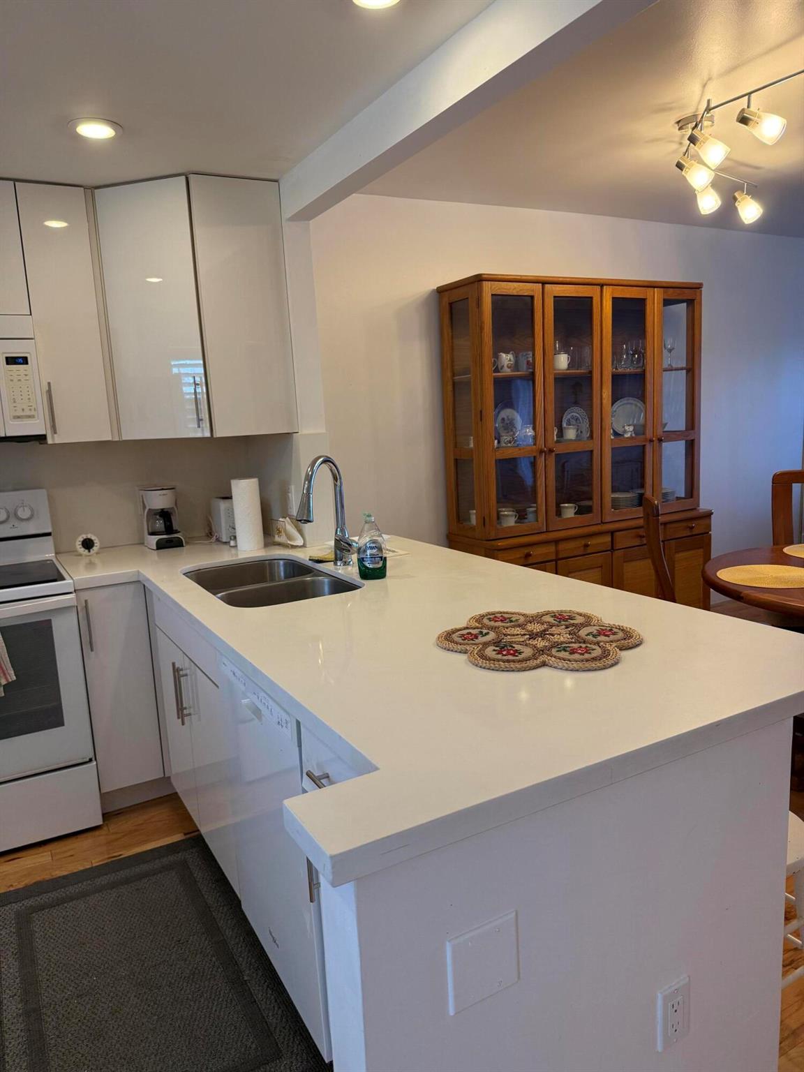 HILLSBORO COVE CONDO - Residential Lease