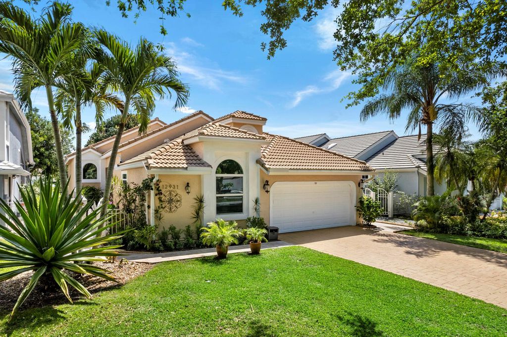 Photo of 12931 Oak Knoll Drive, Palm Beach Gardens, FL 33418 (MLS # R10972098)