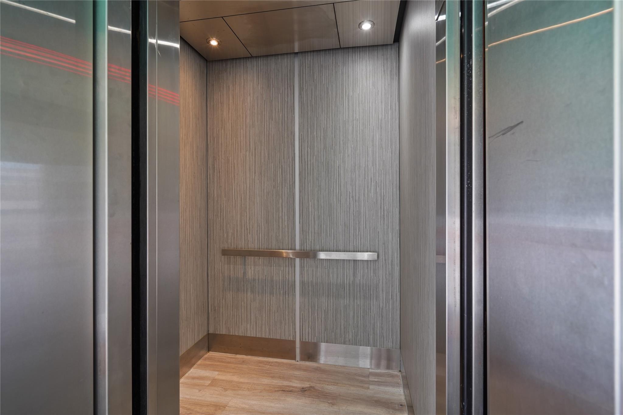 HOLLYWOOD - Residential Lease