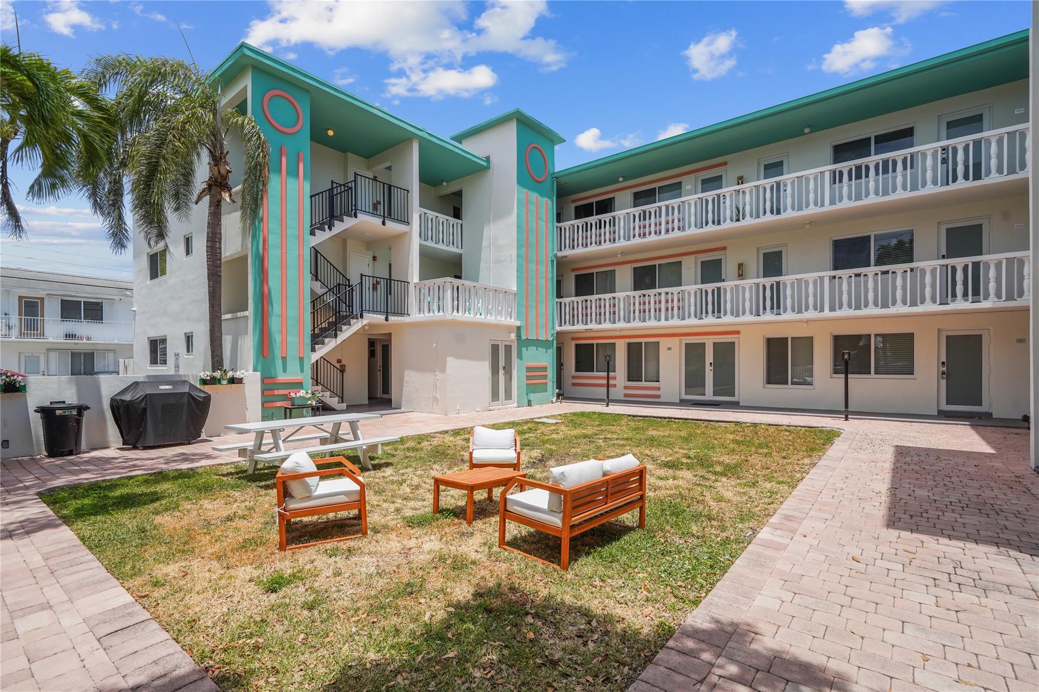 HOLLYWOOD - Residential Lease