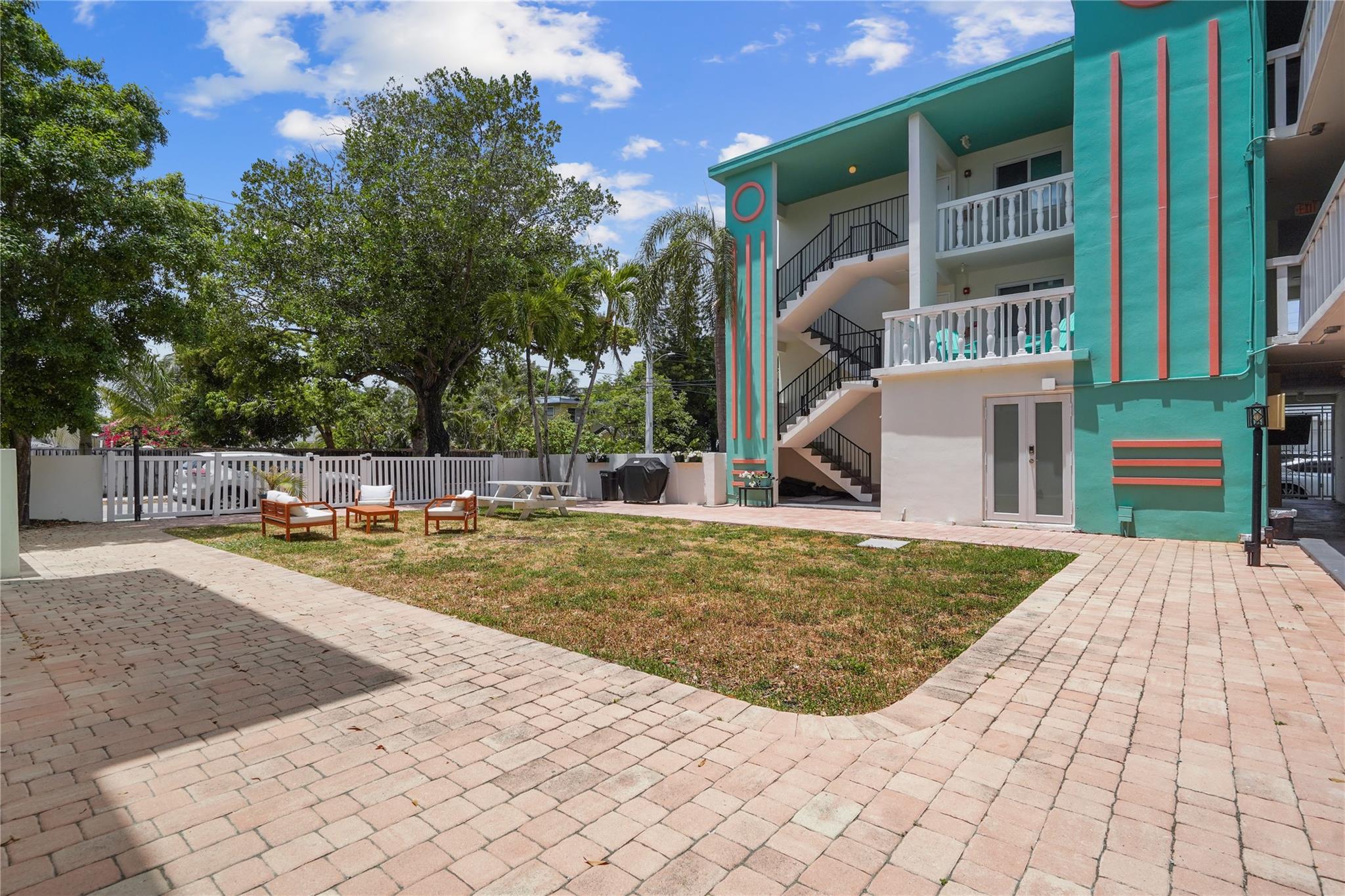 HOLLYWOOD - Residential Lease