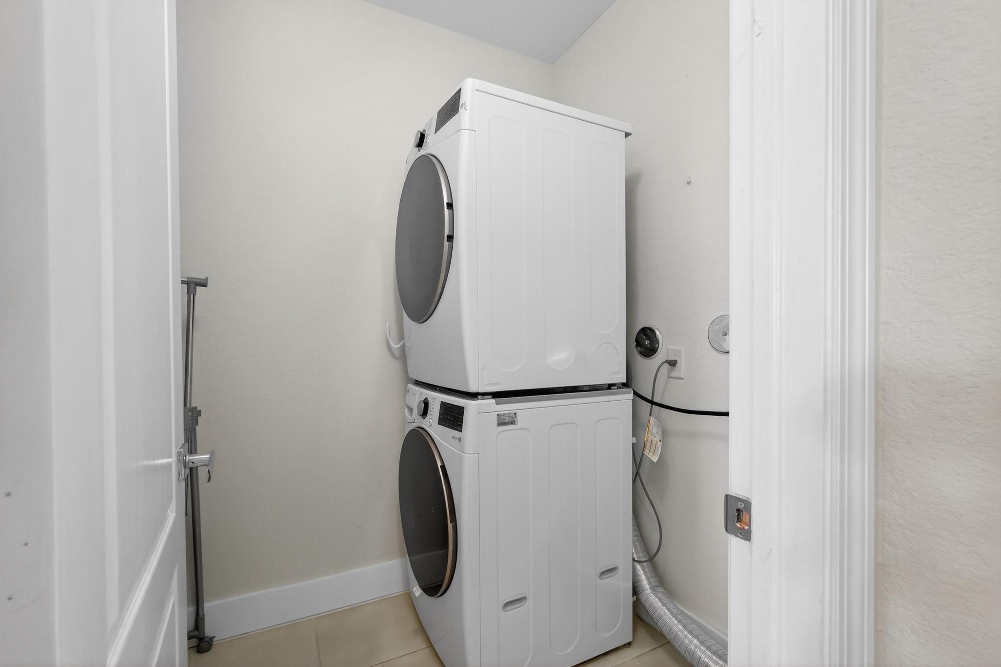 Grand Lakes Ph 01 - Residential Lease