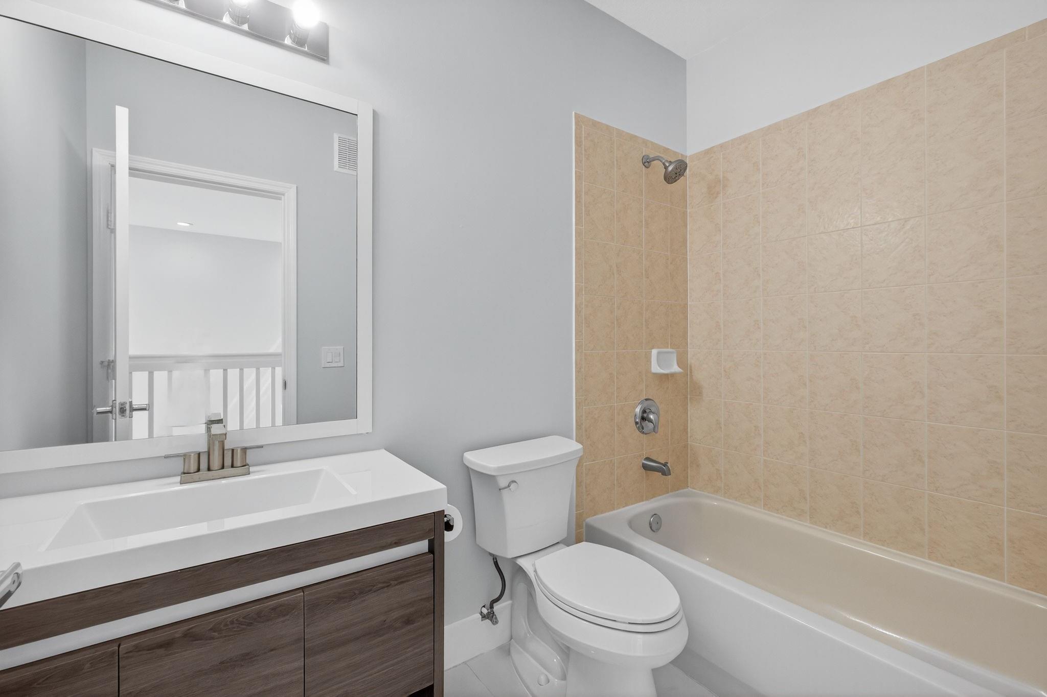 Grand Lakes Ph 01 - Residential Lease