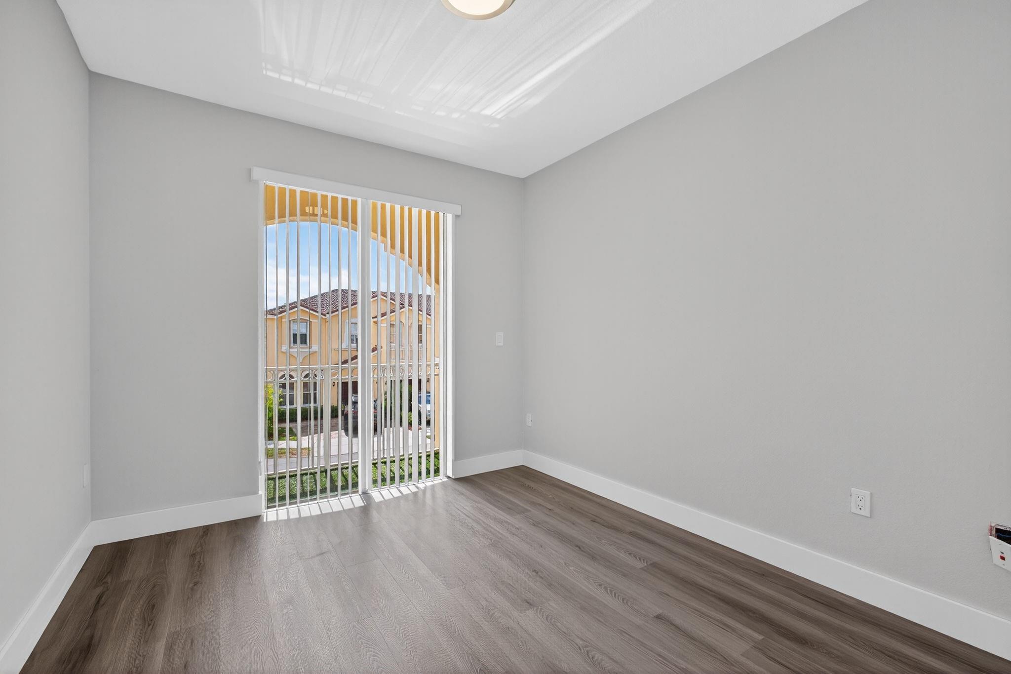 Grand Lakes Ph 01 - Residential Lease