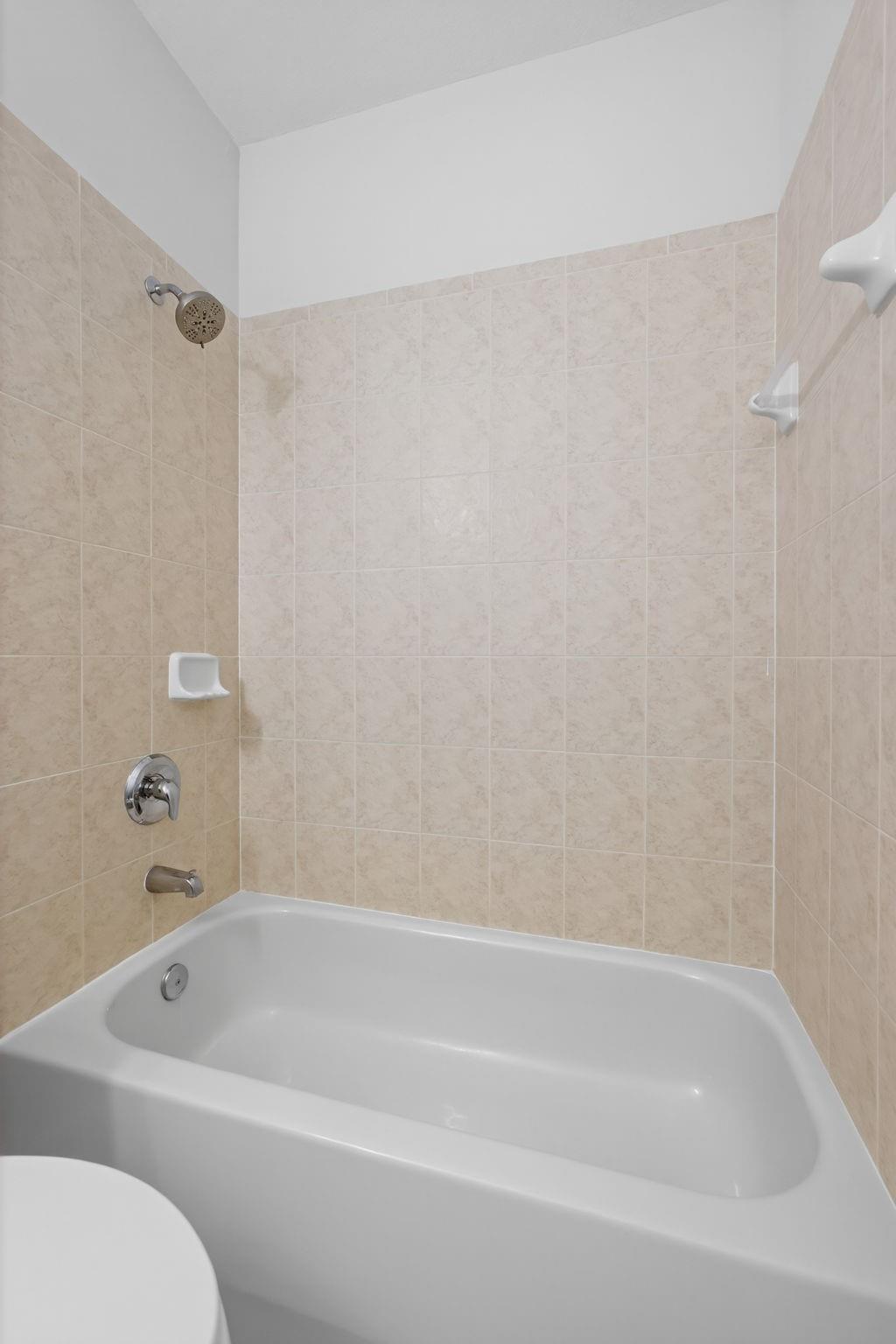 Grand Lakes Ph 01 - Residential Lease