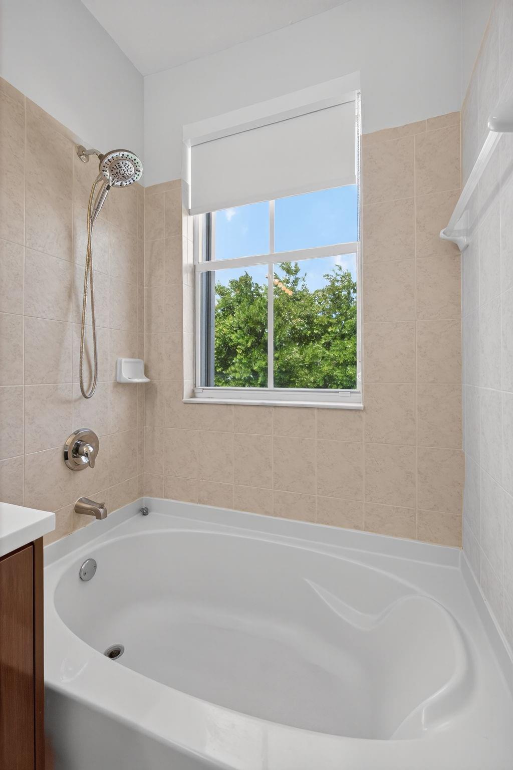 Grand Lakes Ph 01 - Residential Lease