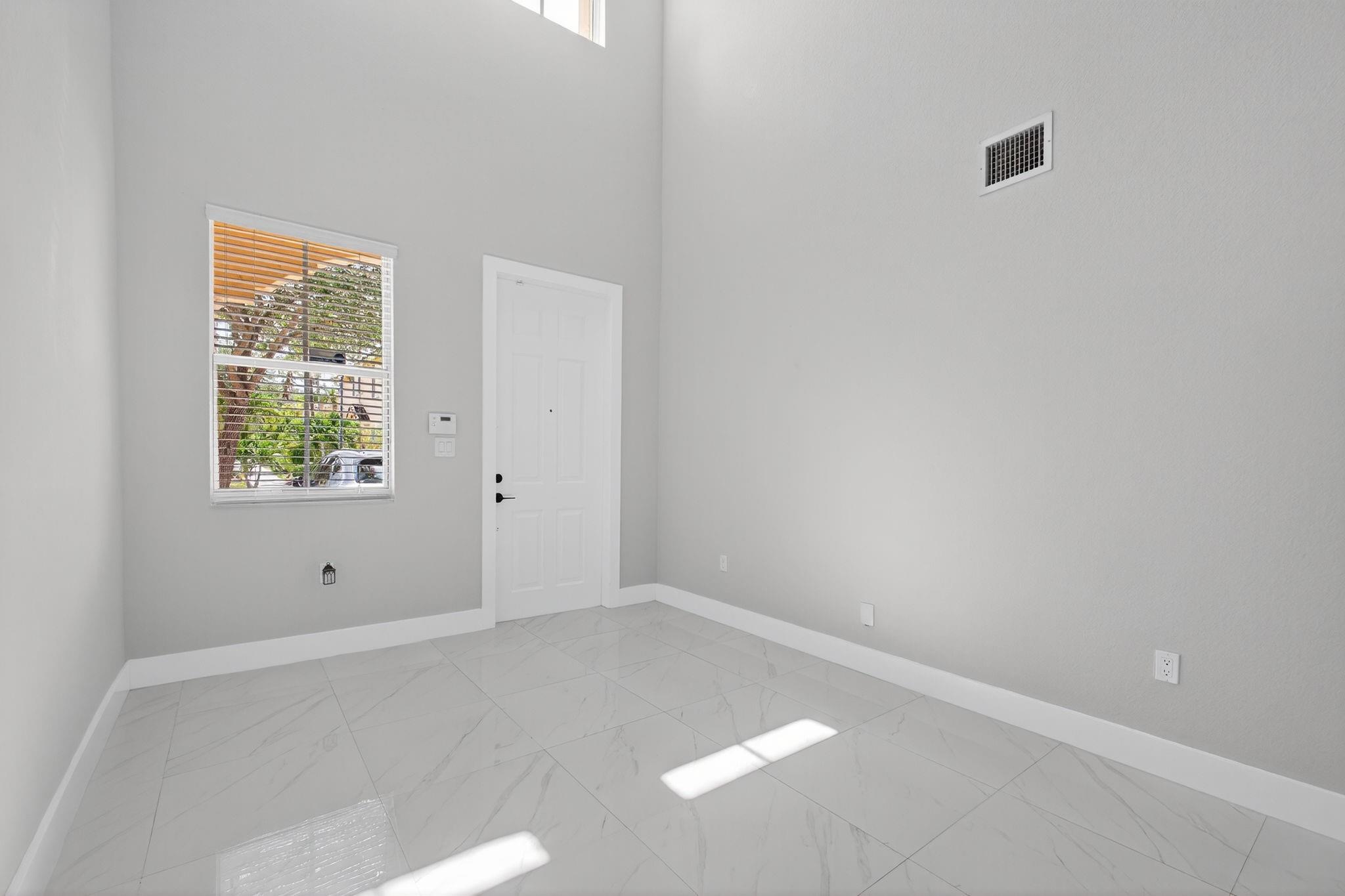 Grand Lakes Ph 01 - Residential Lease