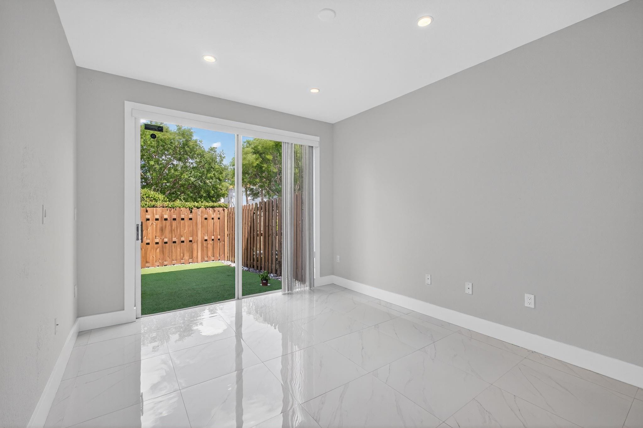 Grand Lakes Ph 01 - Residential Lease