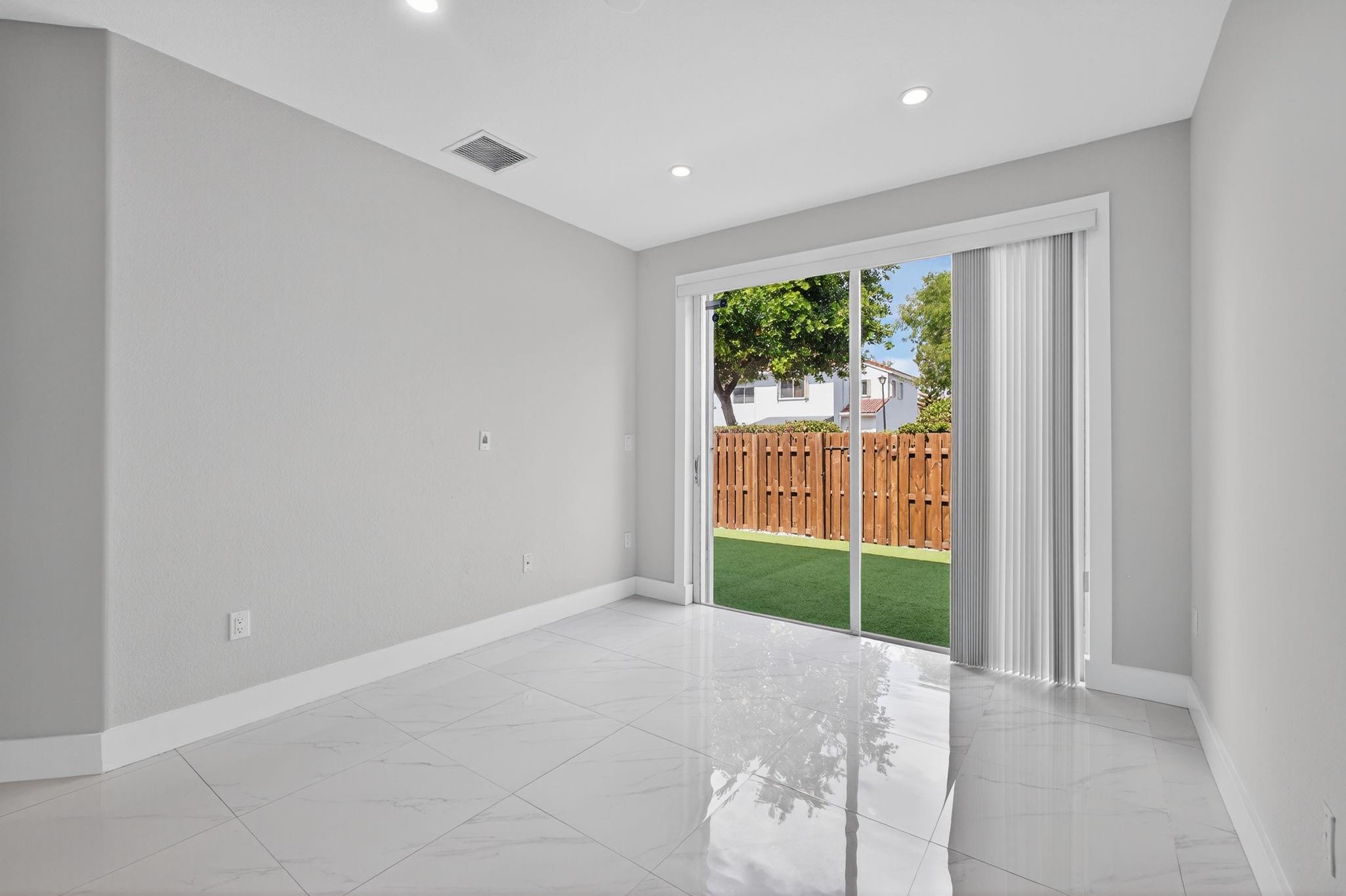 Grand Lakes Ph 01 - Residential Lease