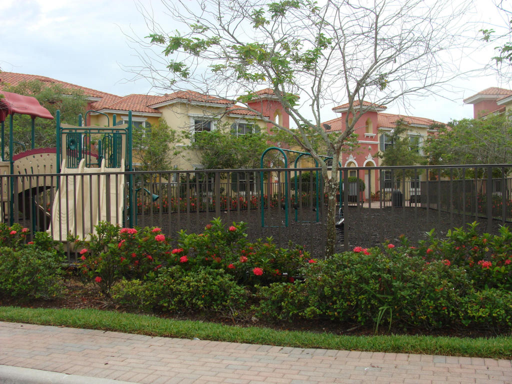 LINKS AT EMERALD DUNES CONDO - Residential Lease