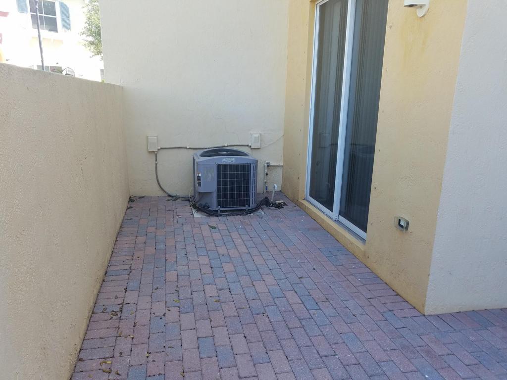 LINKS AT EMERALD DUNES CONDO - Residential Lease