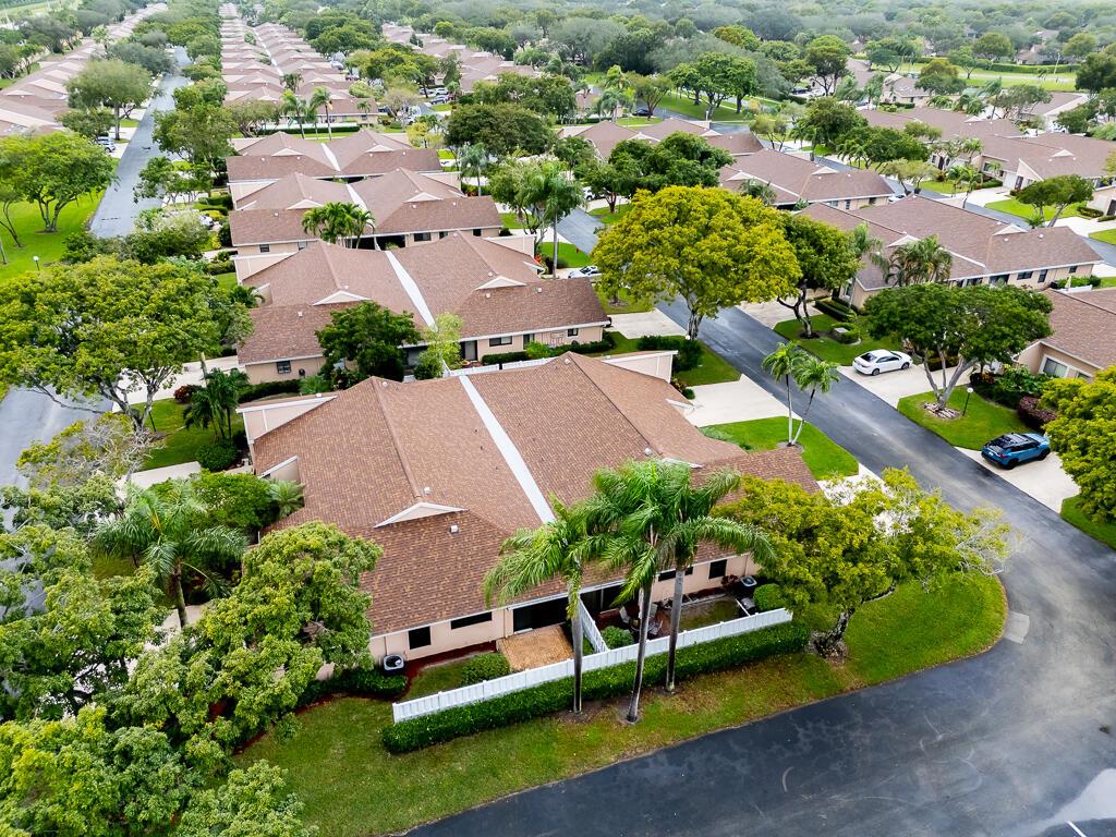 WHISPER WALK SEC C CONDO - Residential