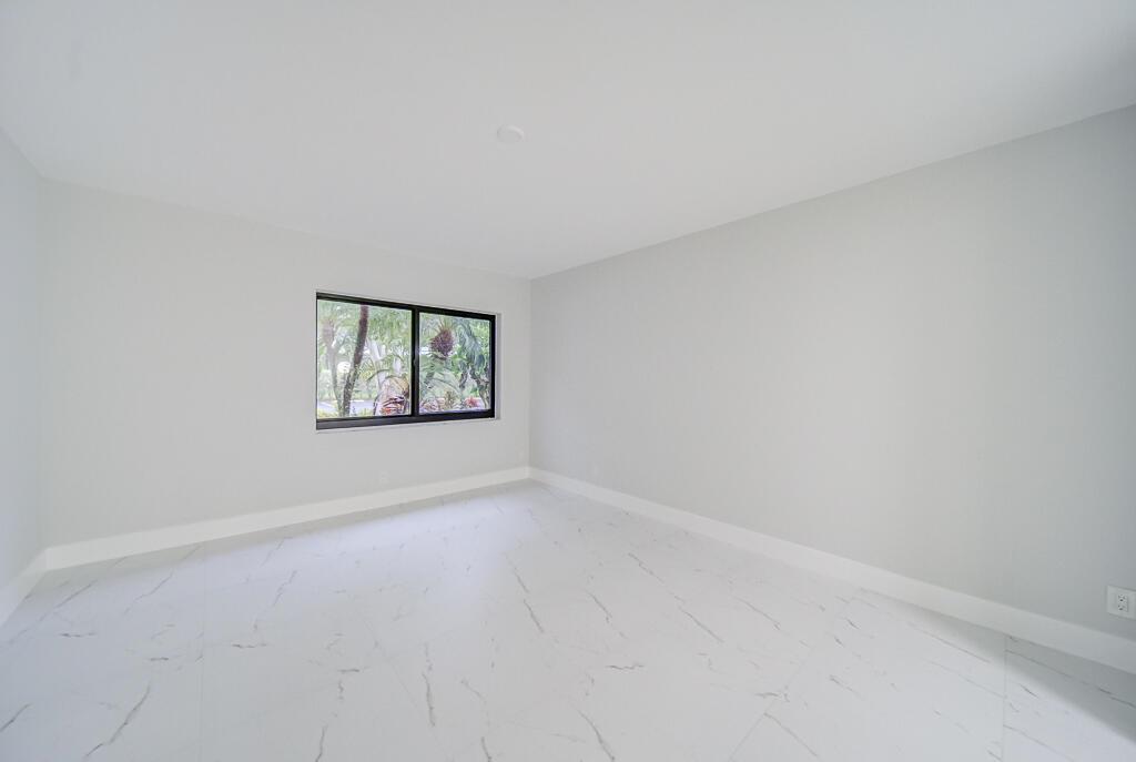 WHISPER WALK SEC C CONDO - Residential