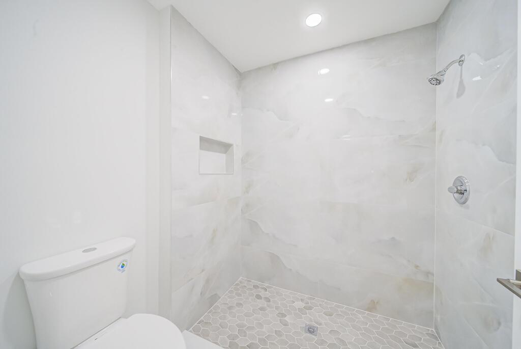 WHISPER WALK SEC C CONDO - Residential