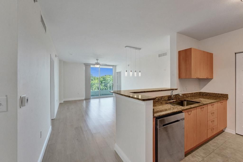 Photo of 700 E Boynton Beach Boulevard #304, Boynton Beach, FL 33435 (MLS # R11076040)