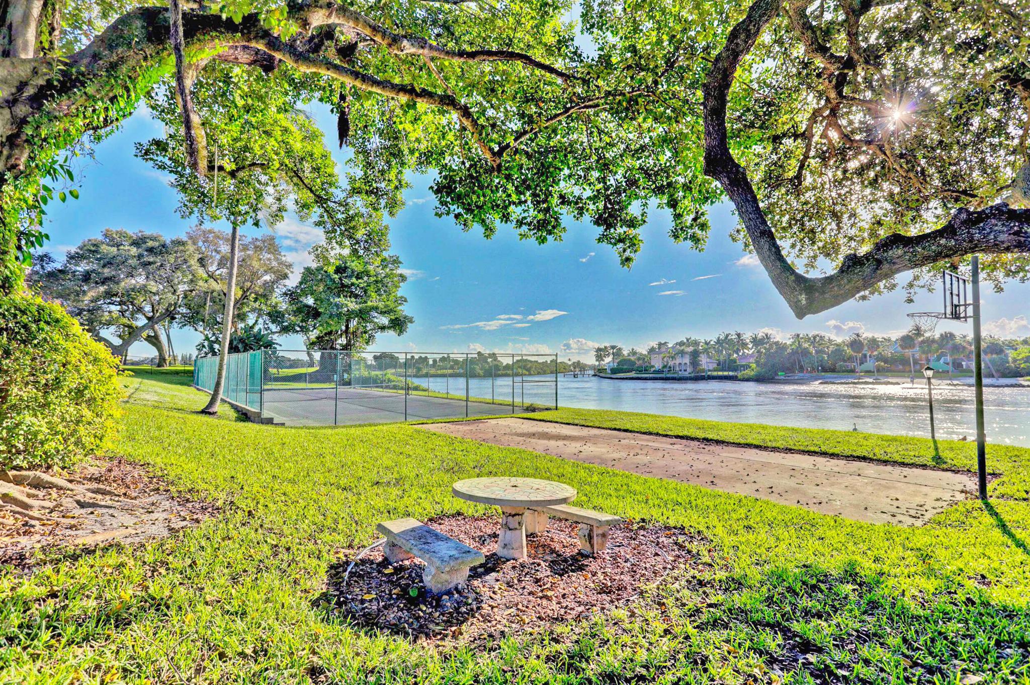 ROYALE HARBOUR - Residential