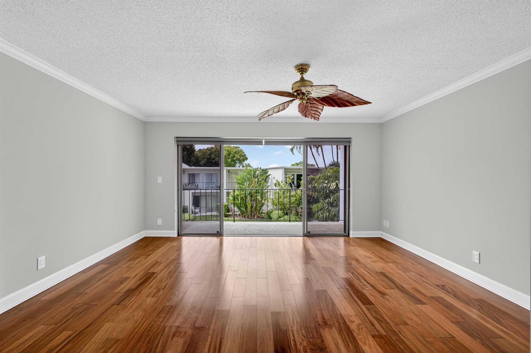 ROYALE HARBOUR - Residential