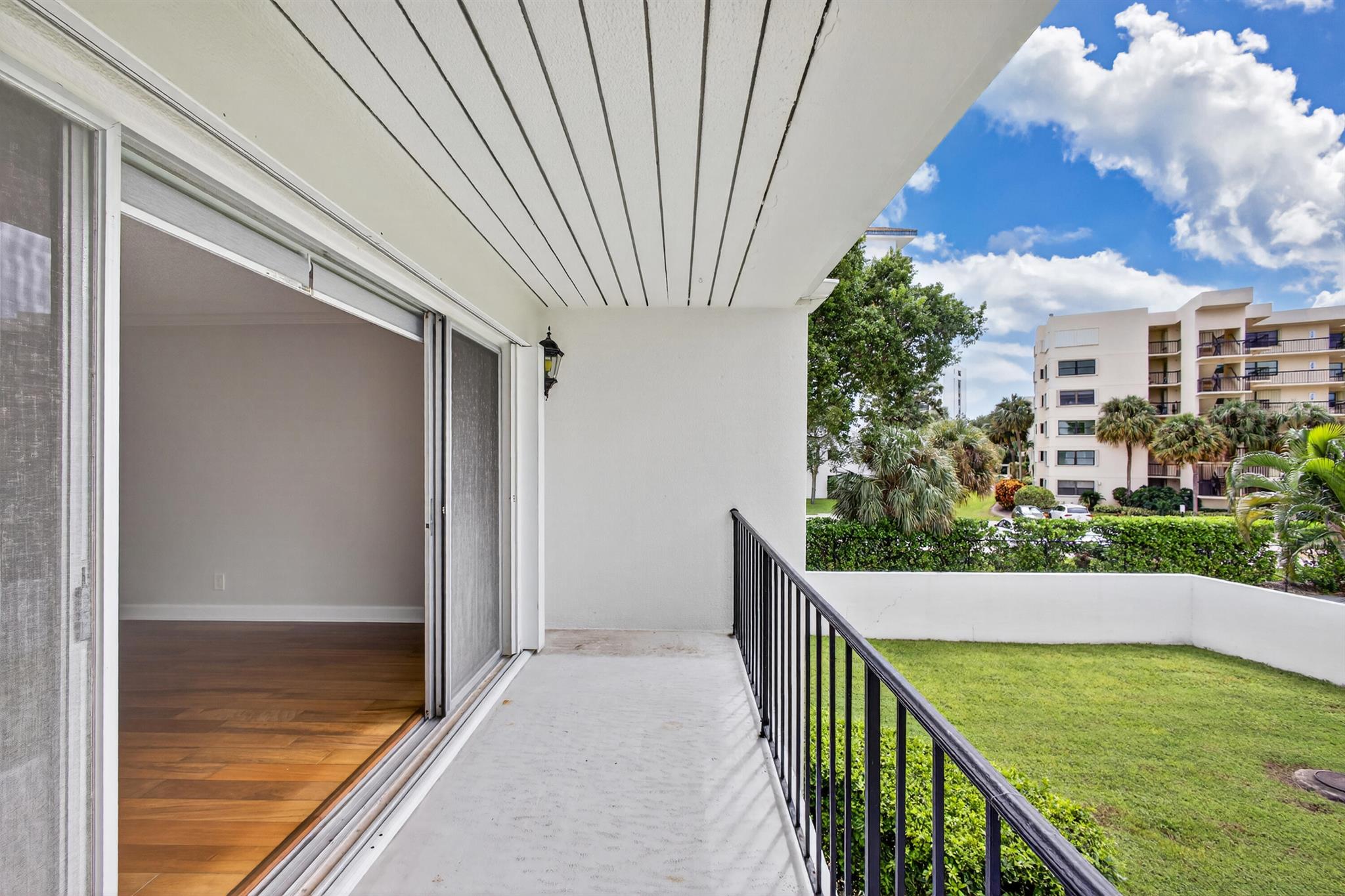 ROYALE HARBOUR - Residential